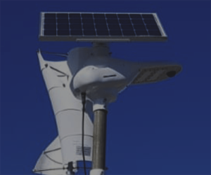 Zdjęcie lampy solarnej z turbiną wiatrową